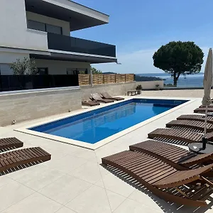 https://villa-helena-trogir.splithotels.org