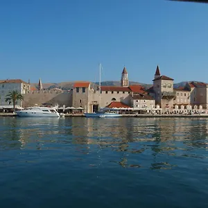 https://apartments-toni-trogir-21224.splithotels.org